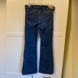 American Eagle women’s jeans. Size 6 regular. Next level stretch. Like new!